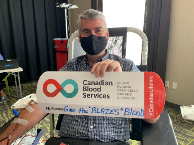 Premier Stephen McNeil donating blood in honour of the Nova Scotia victims