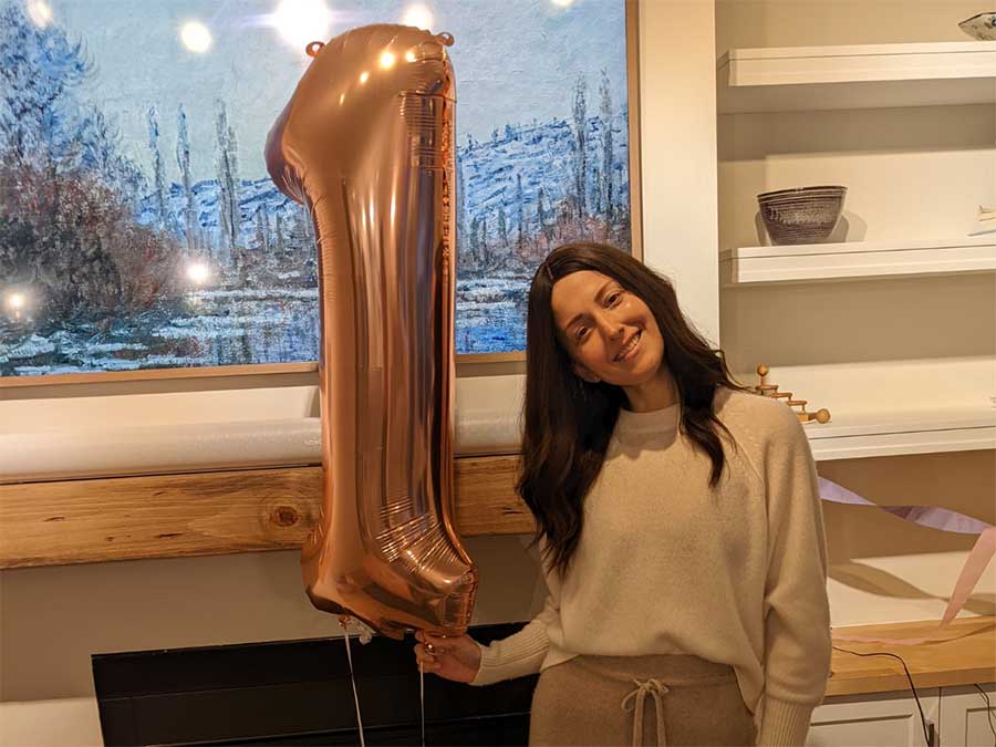 Stem cell transplant recipient, Miranda Webber, holding a balloon in the shape of the number one
