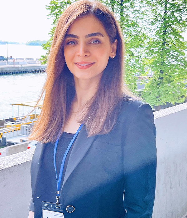 Headshot Masha Yazdanbakhsh