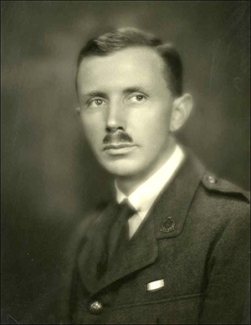 Dr._L._Bruce_Robertson_in_uniform_sm