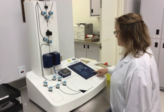 Stem cell processing at Canadian Blood Services' stem cell manufacturing facility in Ottawa Stem cell processing at Canadian Blood Services' stem cell manufacturing facility in Ottawa