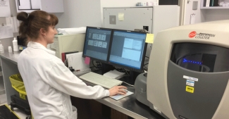 Autologous stem cell testing at Canadian Blood Services' stem cell manufacturing facility in Ottawa Autologous stem cell testing at Canadian Blood Services' stem cell manufacturing facility in Ottawa