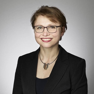 Dr. Elisabeth Maurer Headshot of Dr. Elisbeth Maurer smiling
