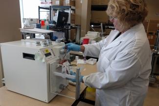 netCAD runs a fully equipped laboratory and processing facility on site. This is also where new equipment is tested, using blood from netCAD donors.  